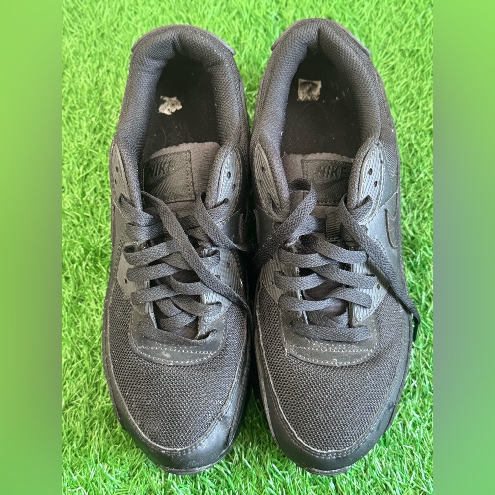 Nike Air Max 90
Men's Shoes Size 11